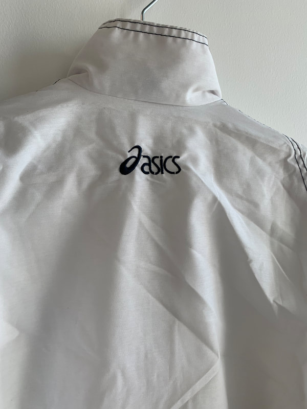 Veste zippée ASICS
100% polyester
Stock : 1x M